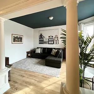 Les 300s 3e Avenue Apartment
